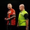 Nathan Aspinall of Michael van Gerwen: de strijd om de laatste plaats in de play-offs