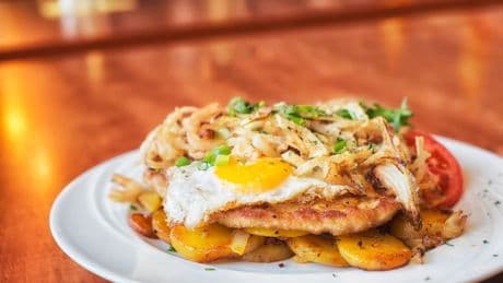 Es kostet 8,88 Euro - Neonazi-Vorwurf gegen Fleischer wegen Schnitzel-Angebot