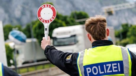 Lkw-Großrazzia in NRW – Polizei prüft Ladungen, Fahrzeiten und Fahrerlaubnis