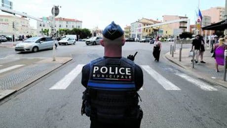 L'incendio e il pilone segato. "Blackout doloso a Cannes"