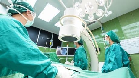 Morto per aneurisma a 59 anni, la diagnosi "sbagliata" ad Aprilia: «Una cervicalgia». Due dottoresse accusate di omicidio colposo