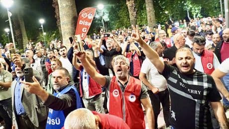 CHP'nin yönettiği belediyede büyük kaos! Binlerce işçi greve gitti