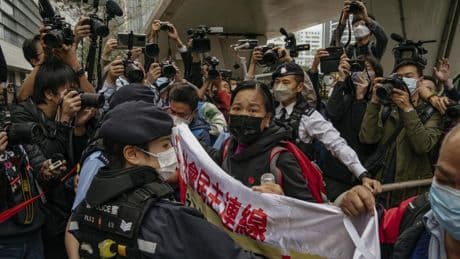 Hong Kong ofrece recompensas para detener a 19 activistas en el extranjero