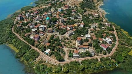 Burası ne İzmir ne de Muğla: 300 kişilik bir doğa harikası, bu köyden Türkiye'de bir tane daha yok!