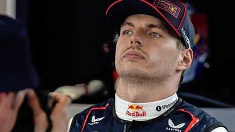 Max Verstappen door het stof na incident met George Russell: ’Dit had niet mogen gebeuren’