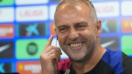 Hansi Flick y la resaca de sus jugadores por por la celebración de la Liga: &quot;Quien puede salir de fiesta, puede trabajar&quot;