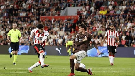 LIVE Eredivisie: NEC en PSV blijven maar scoren in waanzinnige wedstrijd in Nijmegen, Chery schiet penalty op de lat