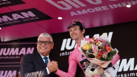 Il bimbo gli prende la crono per 24/100. Ma Roglic s'infila la maglia rosa