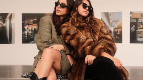 Clara y Haizea, las veinteañeras vizcaínas que reinventan la ropa de segunda mano