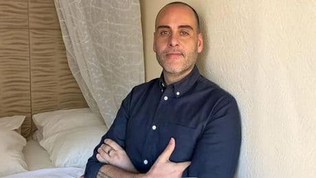 Abel de González, interiorista: “Pintar tu dormitorio de color blanco es un error. Si no tiene suficiente luz, se convertirá en un espacio apagado, triste y con sombras feas”