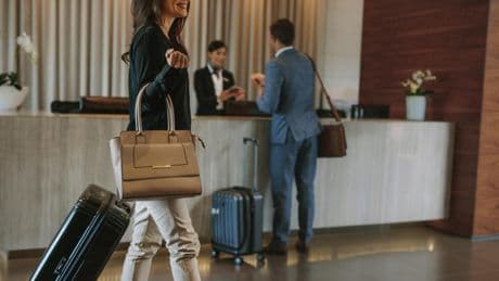 Protección de datos aclara que es ilegal que los hoteles pidan copia del DNI de los clientes