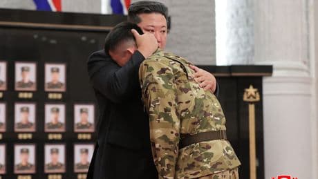 Nordkorea versteckt den Krieg nicht mehr - Kim weint um seine Putin-Soldaten