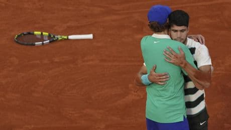 El hilo invisible que salva a Sinner y Ledecky en los momentos difíciles: “Esas voces te sostienen”