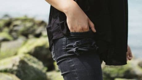 Moda, indossare con stile il nero d'estate: 4 outfit perfetti