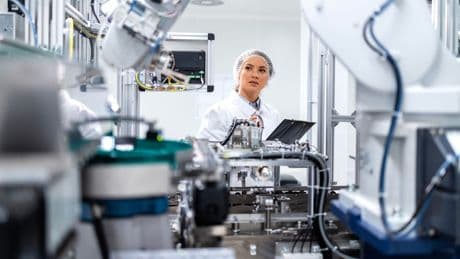 Produzione industriale a marzo in aumento dello 0,1%, -1,8% su anno