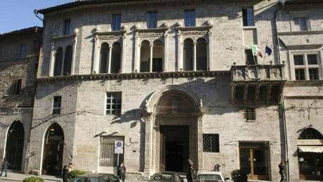Perugia, va in ospedale e le occupano il garage per viverci: due uomini condannati, sono stati scoperti dagli altri condomini