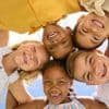 Pourquoi les humains restent-ils enfant si longtemps par rapport aux autres espèces ?