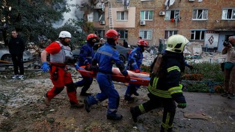 Al menos diez muertos en un gran ataque ruso contra Kiev