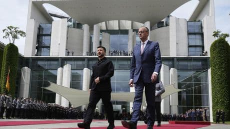 Ukrainian President Zelenskyy meets German chancellor amid Russian bombing campaign