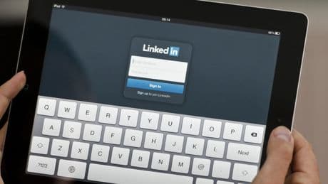 El truco de LinkedIn para tener más opciones en una oferta de trabajo, según una experta en recursos humanos