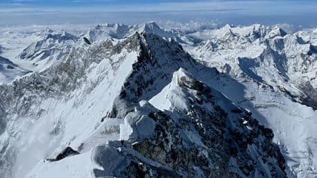 Le mont Everest bientôt restreint à ceux qui ont déjà gravi un sommet de 7.000 mètres dans l'Himalaya?