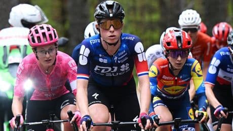 Vollering slaat dubbelslag in Ronde van Spanje: etappewinst en leiderstrui
