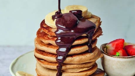 Vaderdagontbijt: Boekweit pannenkoeken met banaan en chocoladesaus