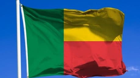 Un mort et une quarantaine de disparus après la chute d'un bus dans un fleuve au Bénin