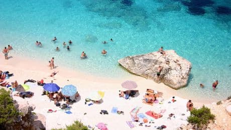 Auslandsreisen: Welche ungewöhnlichen Gesetze hohe Strafen nach sich ziehen