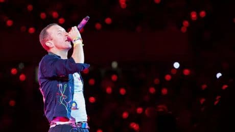 Suspicion d'adultère au concert de Coldplay: le PDG d'Astronomer démissionne