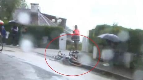 Tour de France : en vidéo, les chutes impressionnantes de Romain Grégoire et Ivan Romeo