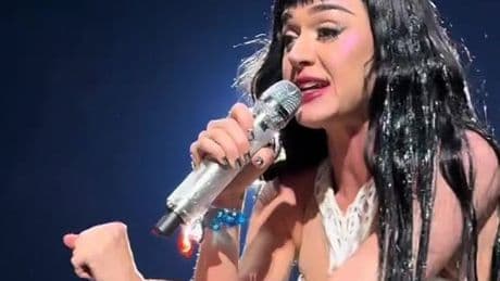 Katy Perry pauses concert to accuse fan in audience of ‘messaging Orlando Bloom’