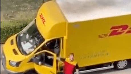 DHL-Fahrer schlägt bei Streit auf Paar ein
