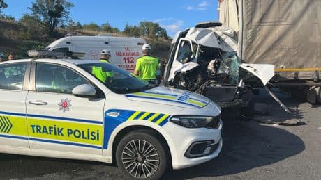 Ankara'da servis minibüsü kamyona arkadan çarptı: Ölü ve yaralılar var