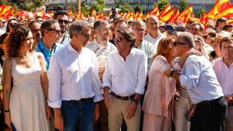 Feijóo a Sánchez ante cerca de 100.000 personas: "Ríndase a la democracia. España está preparada y yo estoy listo"