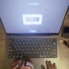 MacBook-Trackpad: Genau genug, um eine Waage zu sein