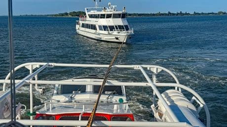 Seenotrettung vor Rügen - Fähre mit 142 Menschen festgefahren