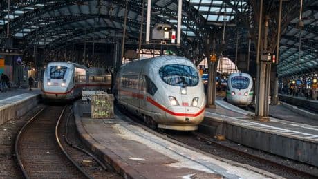 Deutsche Bahn verkauft problemanfällige ICE-Züge im Internet