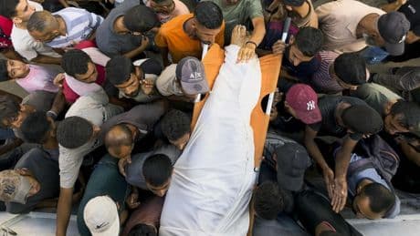 Al menos 60 víctimas en una nueva masacre en los escasos repartos de comida que Israel permite en Gaza