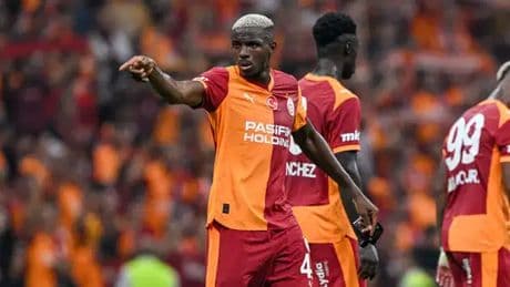 Galatasaray'a Victor Osimhen şoku: Karşılaşmaya devam edemedi!