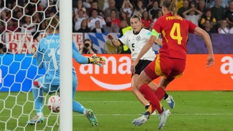 Cata Coll, del hospital a ser la heroína ante Alemania
