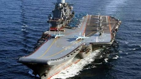 Tre navi da guerra russe nel Mediterraneo, anche una portaerei armata con missili da crociera Kalibr