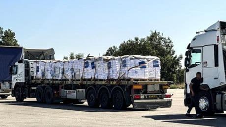 En direct, guerre à Gaza : cent sept camions d’aide sont entrés dans le territoire palestinien dimanche, selon Israël