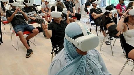 1.600 adolescentes vascos se ponen gafas 3D para conocer los procesos migratorios