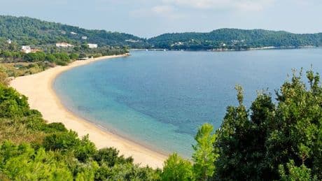 Brit dies on sun lounger as body found on Greece holiday island by tourists