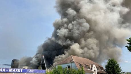 Notfälle: Brand in altem Schlachthof gelöscht - Brandstiftung vermutet