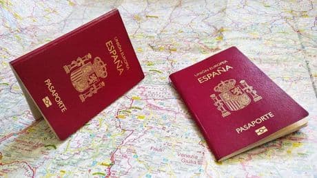 Multiplicar por cuatro el precio del pasaporte: la propuesta de los diplomáticos ante la falta de financiación en consulados