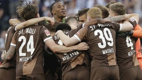 <p>L&rsquo;Amburgo spezza l&rsquo;incubo, il St. Pauli fa il miracolo: torna il derby in Bundesliga</p>