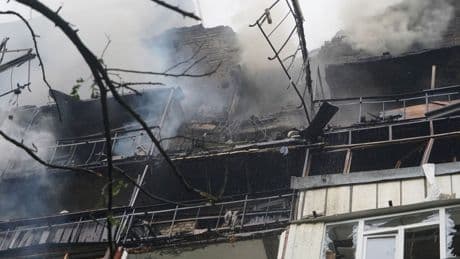 Krieg gegen die Ukraine: Charkiw erneut bombardiert: Eine Tote und viele Verletzte