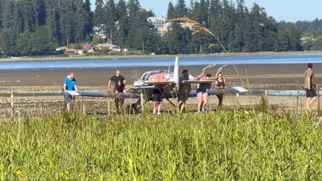 Locals leap in to help after series of mishaps strands small plane in Courtenay estuary
